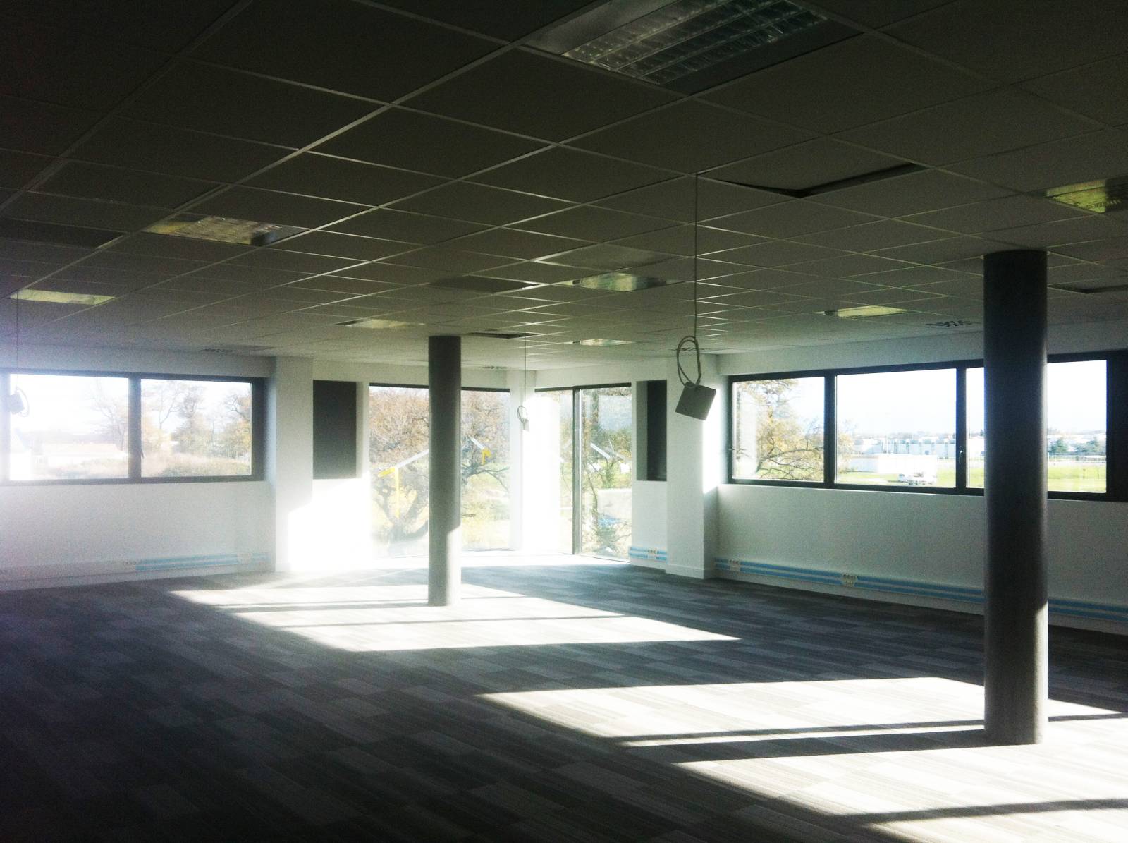 Bureau plateau vide pour aménagement